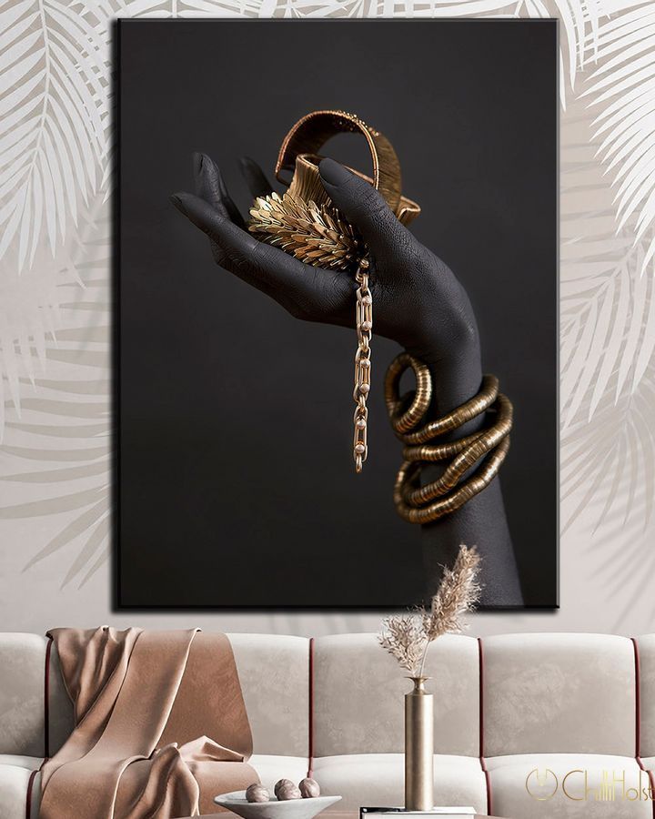 Картина для інтер'єру - Золота прикраса в руці | ChilliHolst